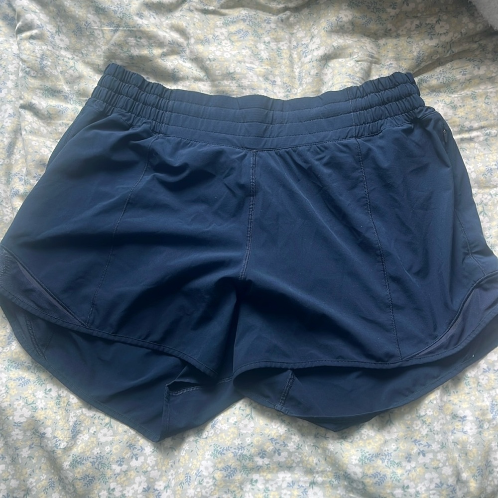 Lululemon hotty hot 4” true navy shorts